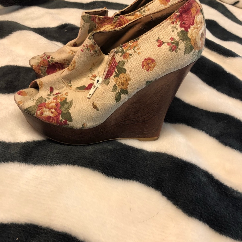 Wedges. - Picture 2 of 3